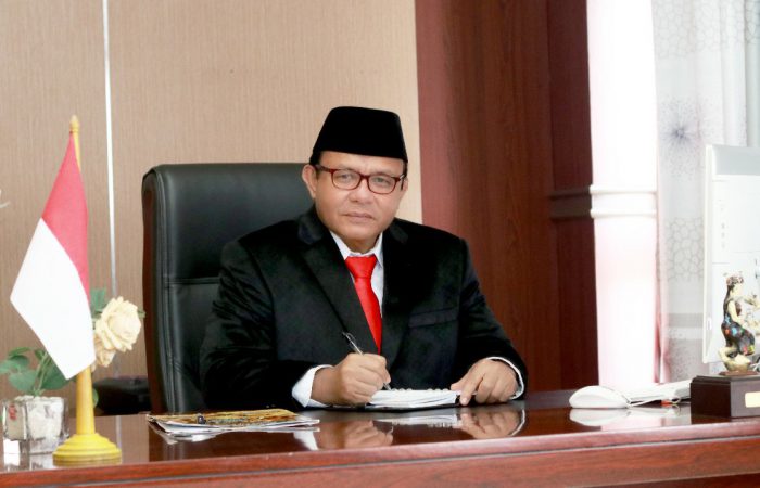 Rektor UBT Prof. Dr. Adri Patton, M.Si