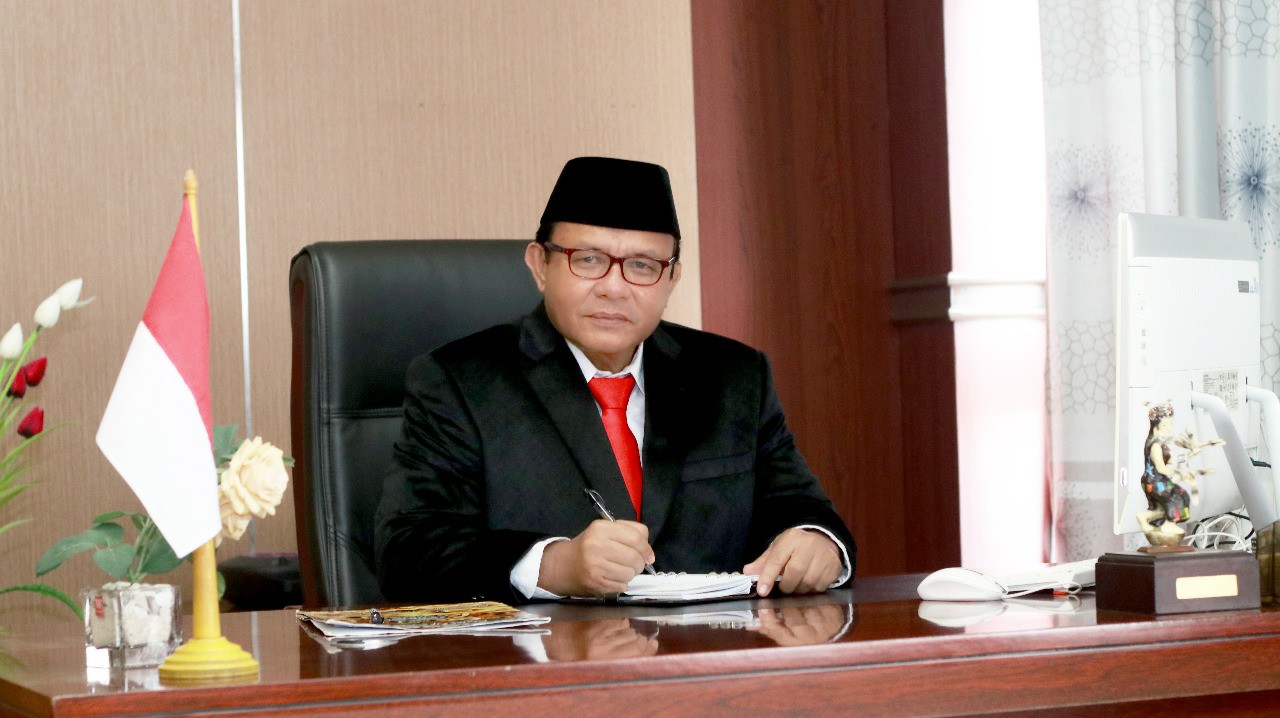 Rektor UBT Prof. Dr. Adri Patton, M.Si