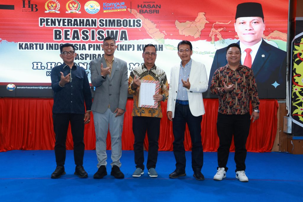 Sinergi Membangun SDM Unggul: Universitas Borneo Tarakan dan Senator H. Hasan Basri Serahkan Beasiswa KIP Kuliah Aspirasi bagi Mahasiswa se-Kaltara